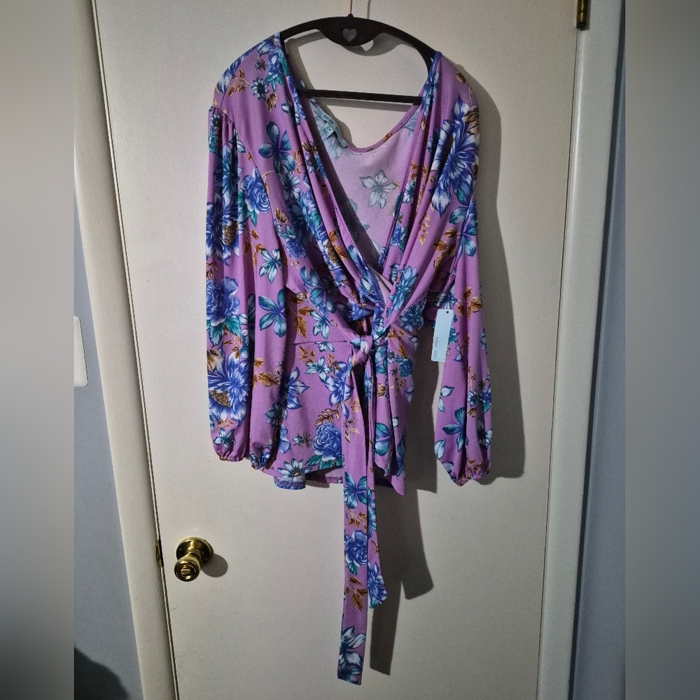 Womens 2X Top With Belt